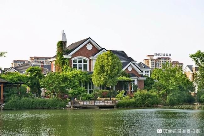 生涯在有湖的处所，是对人生的浪漫私藏